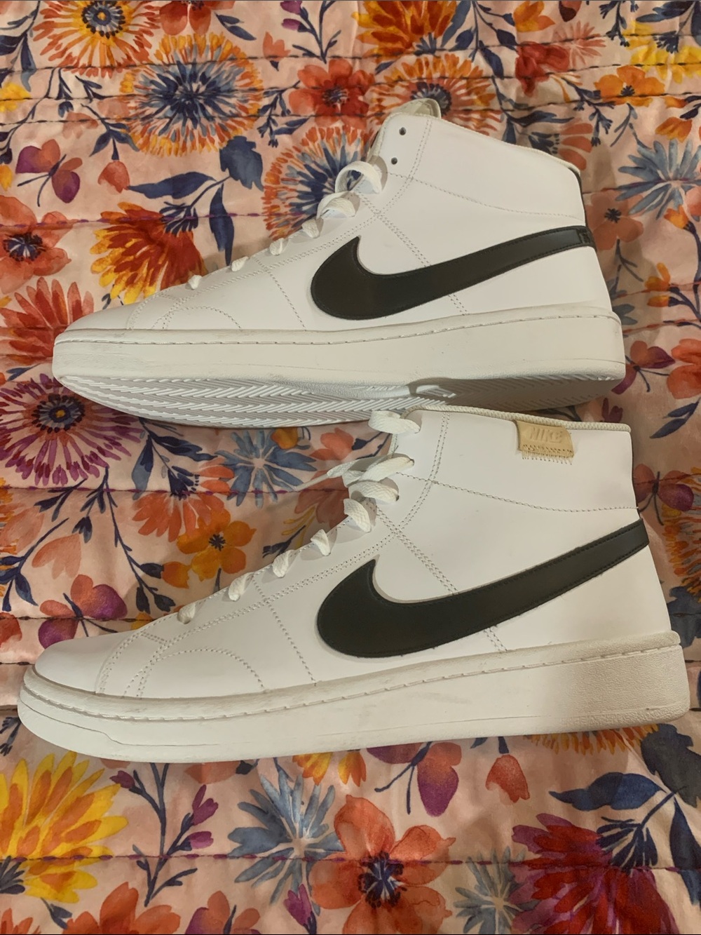 Nike - Picture 2 of 8